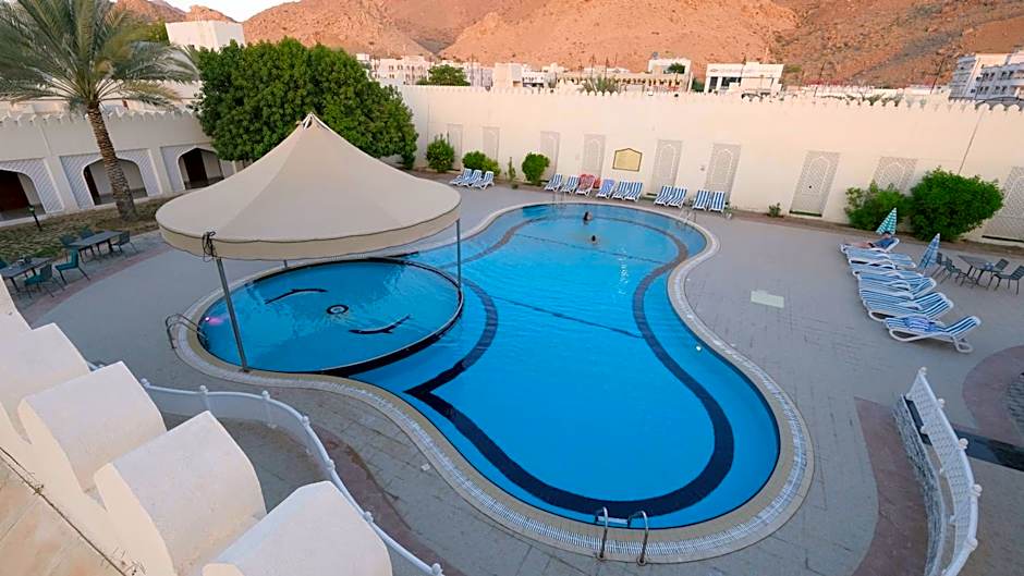 Falaj Daris Hotel
