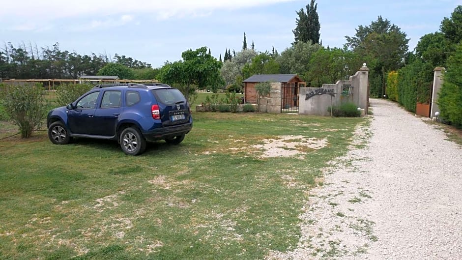 MAS MAURANE-Roulotte avec SPA privé aux portes d'ARLES