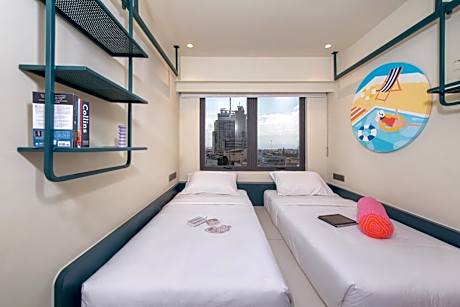 Side by side (Studio Twin)