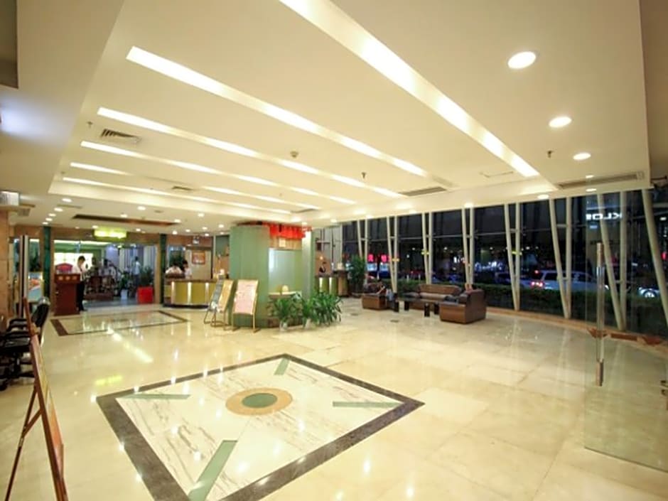 Royalty Hotel