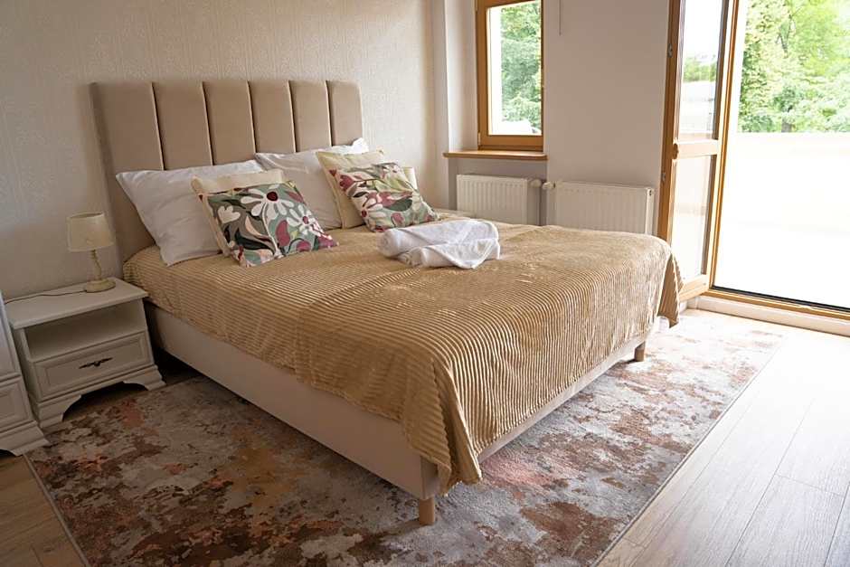 Pałac Ostoja - pokoje gościnne