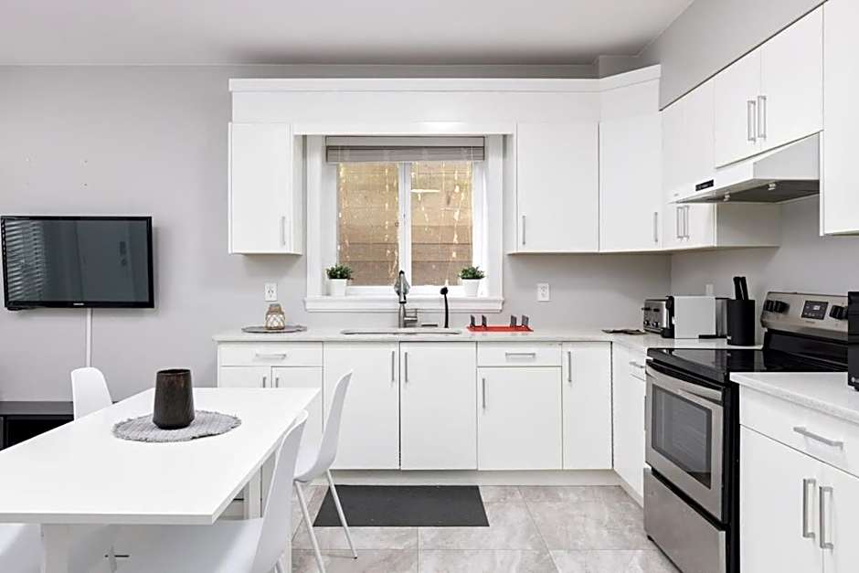 2 BR Basement Suite for 6 ppl in Delta