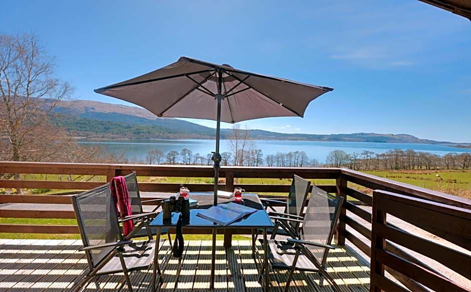 Appin Holiday Homes - Lodges, Shepherds Hut and Train Carriage stays