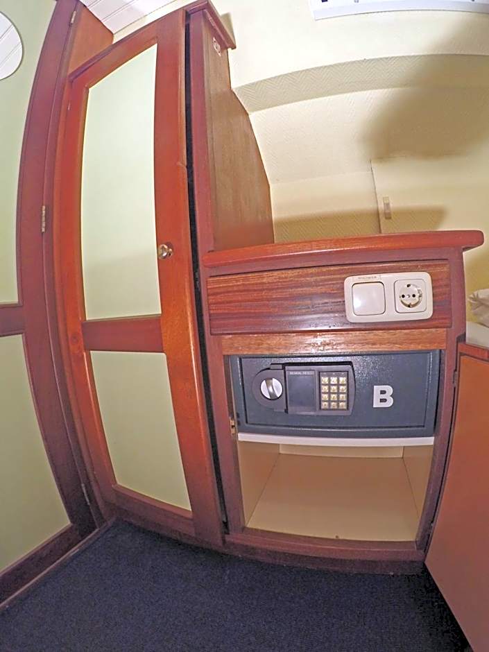 Botel Elodie