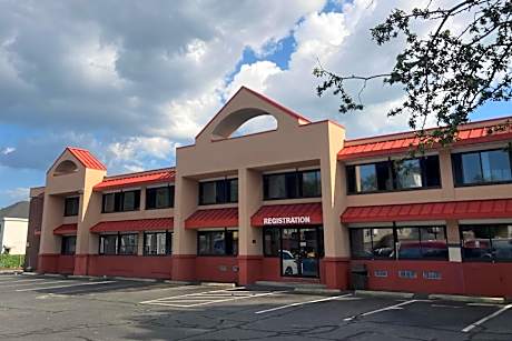 Howard Johnson by Wyndham Malden Boston Area