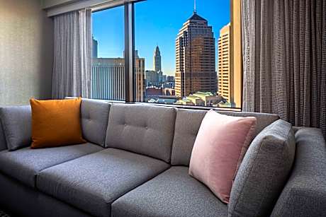 1 King Bed City View