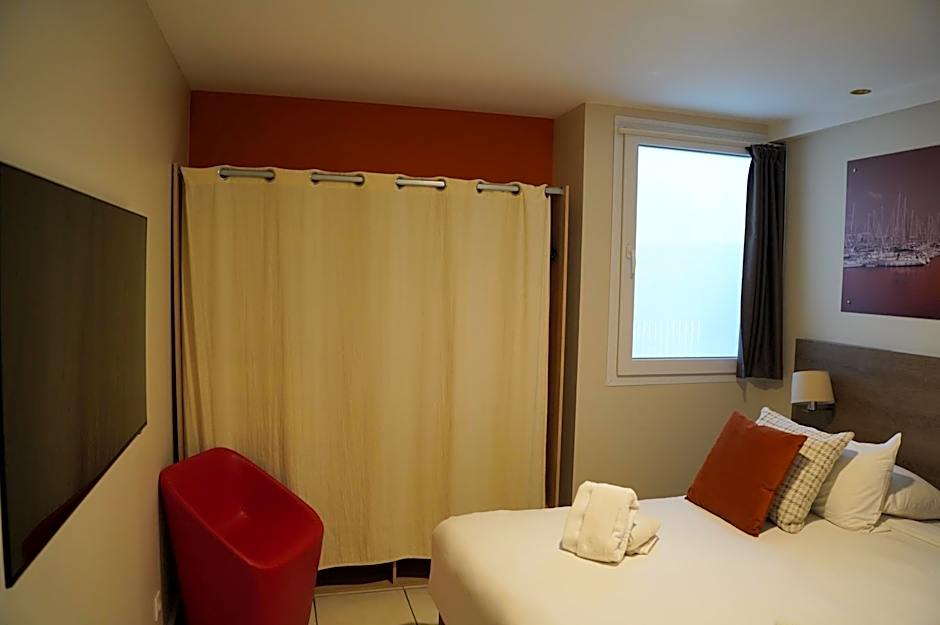 Photo 1 of 9 of Multiple Beds Apartment, Bathtub, Terrace