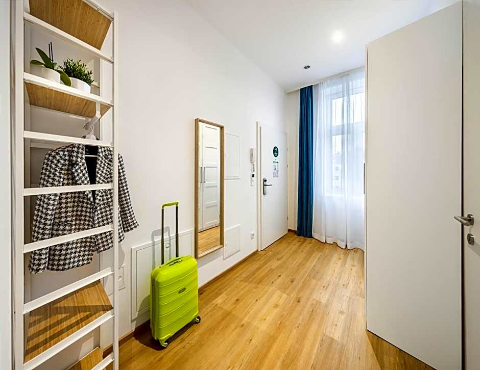 Jimmy's Apartments Emerald