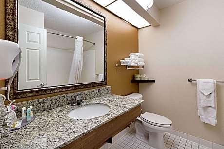 Queen Room with Two Queen Beds - Non-Smoking /Ground Floor