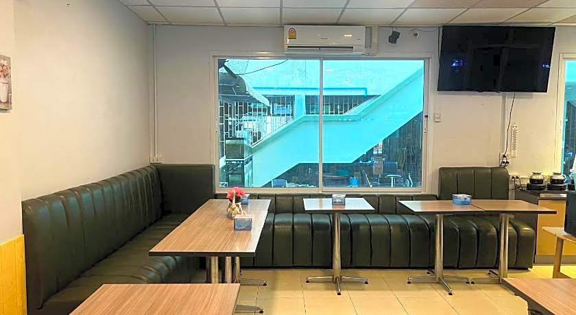 Alongkorn hotel by SB