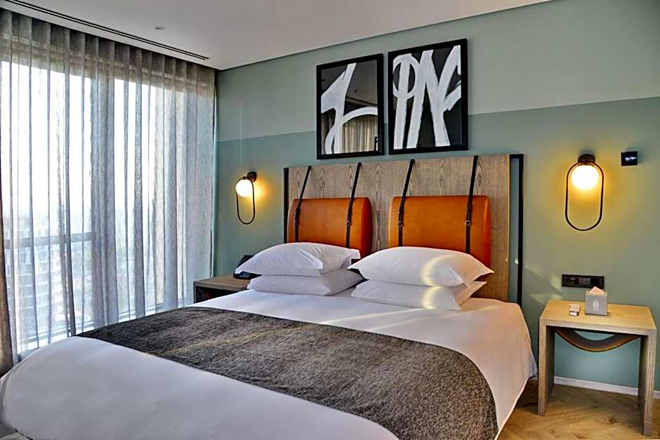 Courtyard Hotel Waterfall City