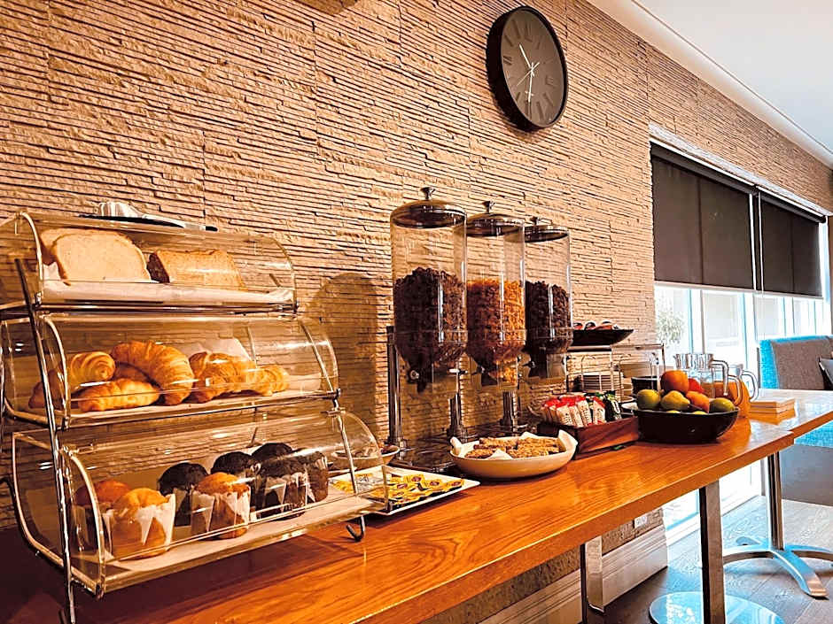 The Waverley International Hotel