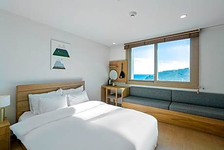 Deluxe Double Room with Partial Sea View