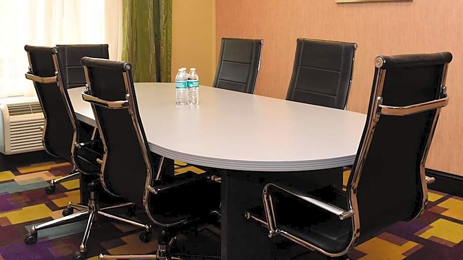 Holiday Inn Express Baton Rouge North By IHG