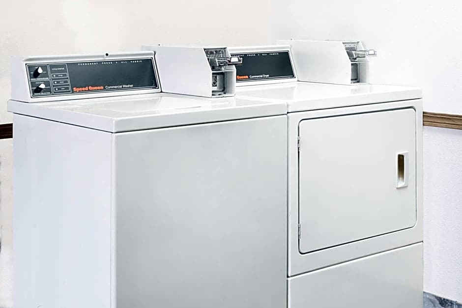 Super 8 by Wyndham Bolivar