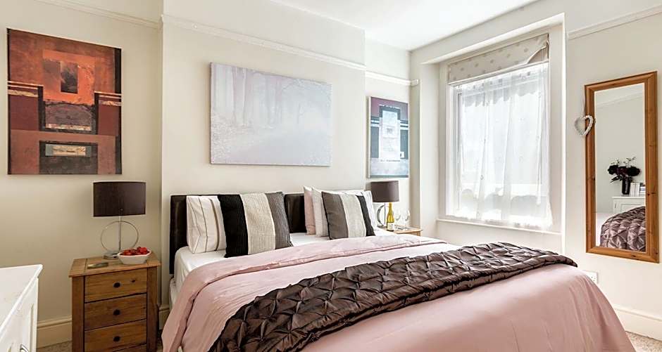 Foto 1 di 3 di Deluxe 1 King Bed