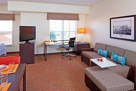 Studio, 1 Queen Bed with Sofa bed (1 Queen Bed and 1 Double Sofa Bed)