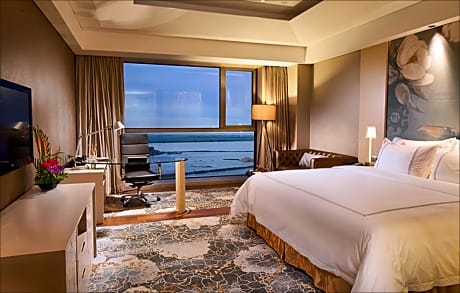 Business King Room with Lake View