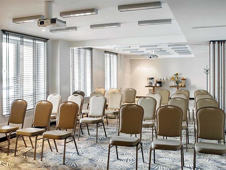 Mercure Airport Warszawa Hotel