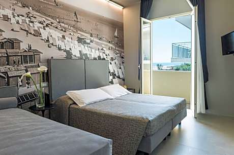 Deluxe Double or Twin Room with Side Sea View