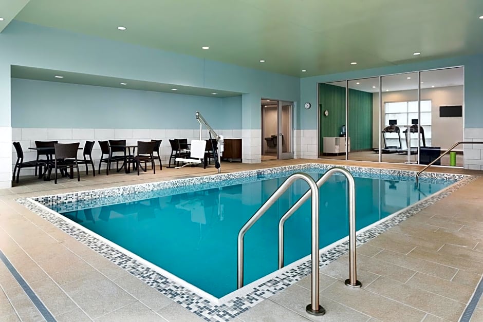 Holiday Inn Express & Suites Duluth North - Miller Hill, an IHG Hotel