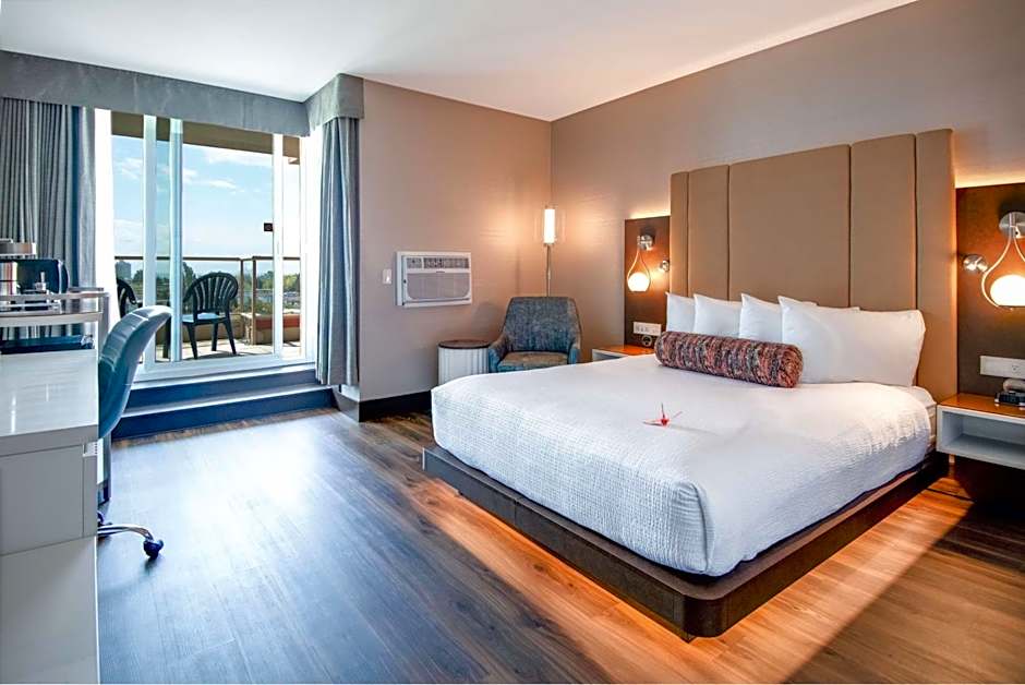 Coast Victoria Hotel & Marina by APA
