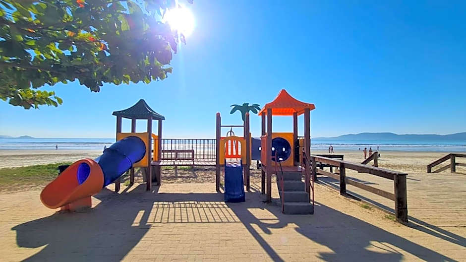 Apartamento 200 metros da praia 03 quartos com ar condicionado - Meia Praia - Itapema