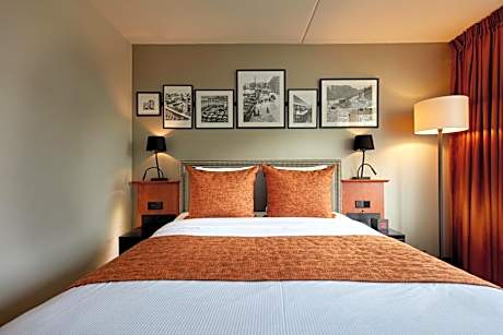 Carlton Square Hotel