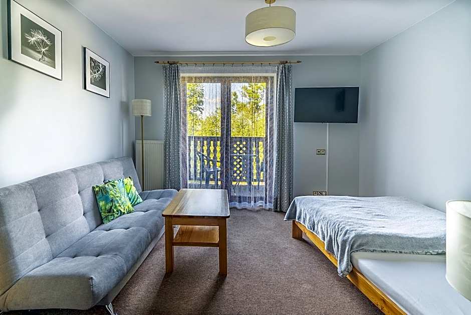 Nefryt - lodówka i czajnik w pokoju, dwa aneksy kuchenne ogólnodostępne, duży parking