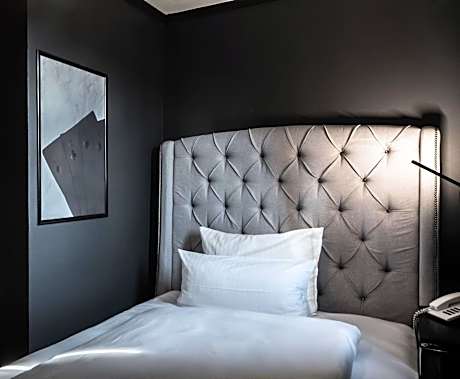 Single Room with Shared Toilet