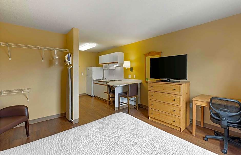 Extended Stay America Suites - St. Louis - Westport - Central