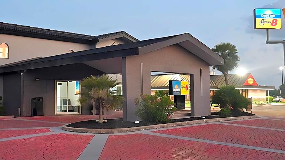 Days Inn & Suites by Wyndham Texas City