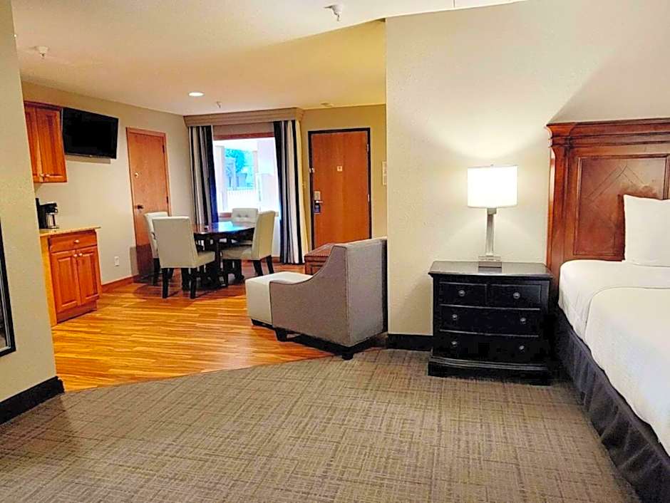Best Western Plus Dubuque Hotel And Conference Center