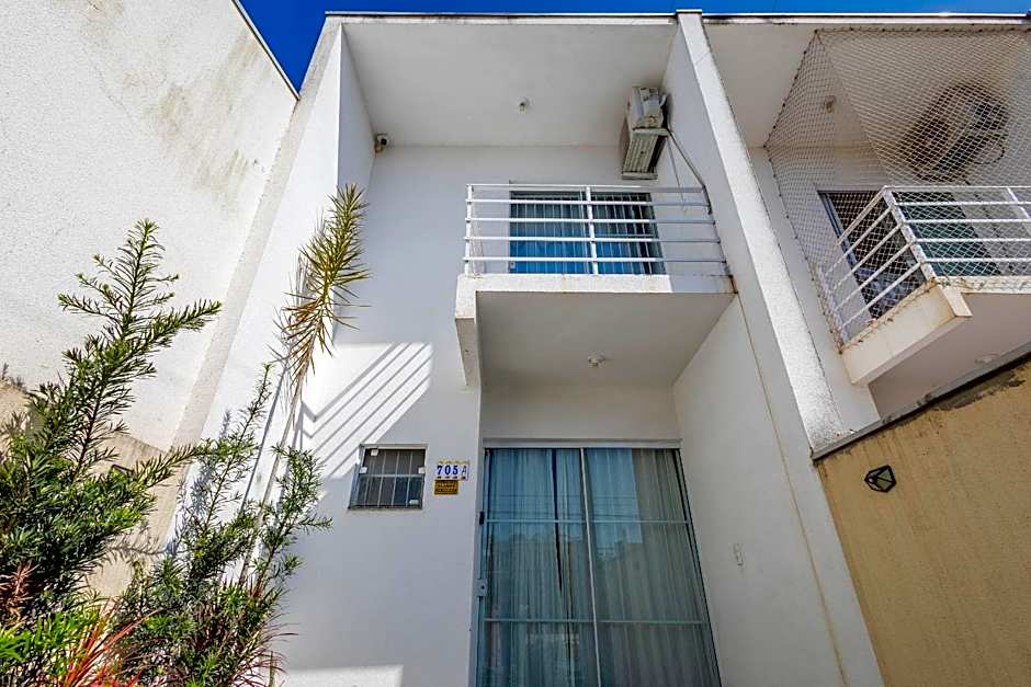 Completa casa apenas 700m da praia