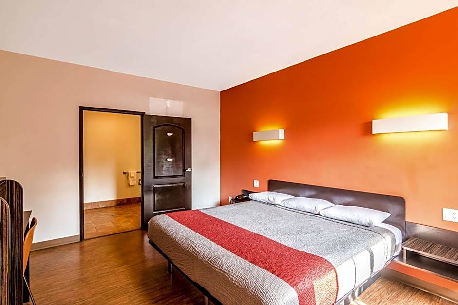 Motel 6 Bell Gardens