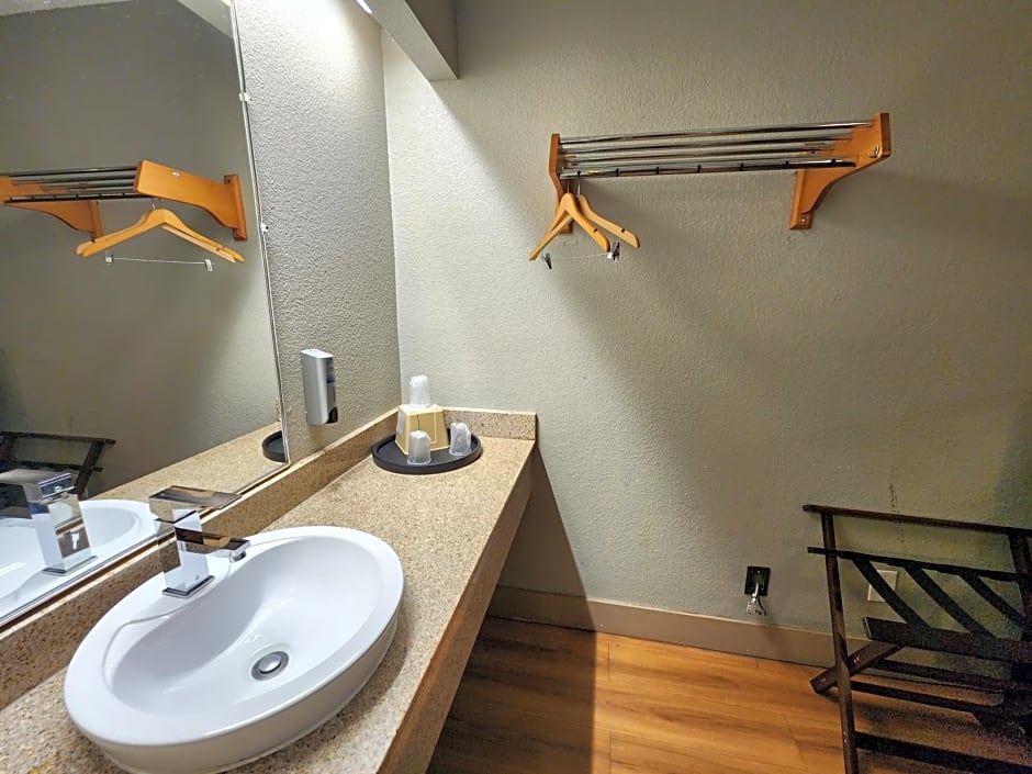 Americas Best Value Inn and Suites Little Rock