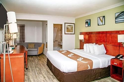 Quality Inn & Suites Thousand Oaks - US101