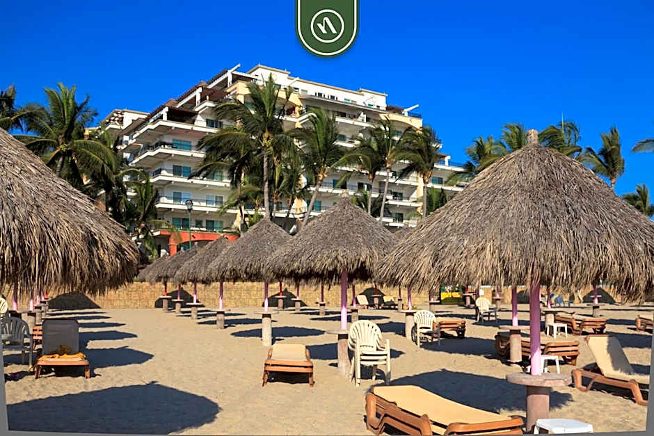 Mexican Styled 2 BR Condo - Beachfront - Pool