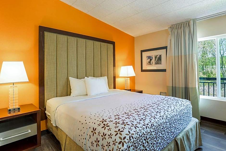 Fairmount Inn & Suites - Stroudsburg, Poconos