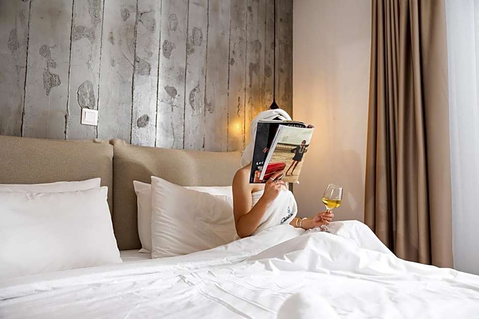 Royal Hotel and Suites