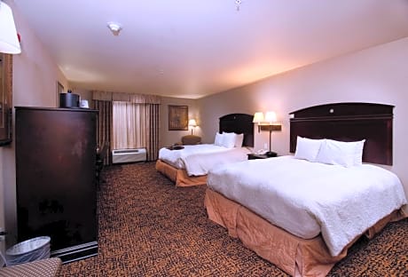 Queen Room with Two Queen Beds - Mobility Access/Non-Smoking