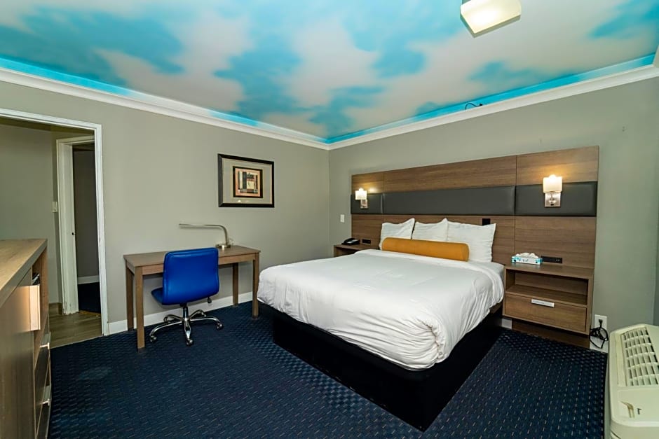 Hollywood Palms Inns & Suites