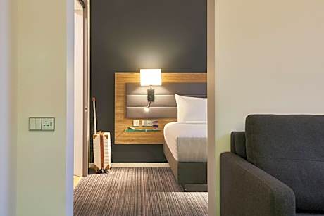 Moxyfied Family Sleeper, Larger Guest room