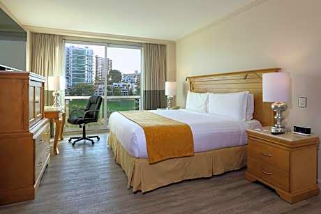 Executive King Room with Balcony - Club Lounge Access