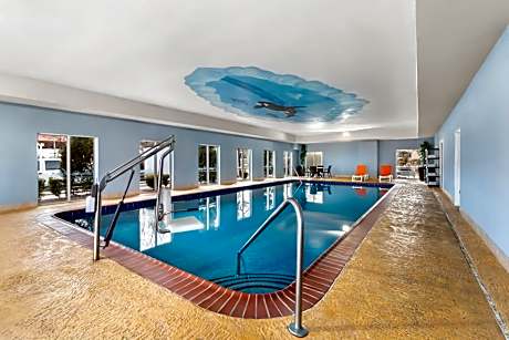 Comfort Suites At Rivergate Mall