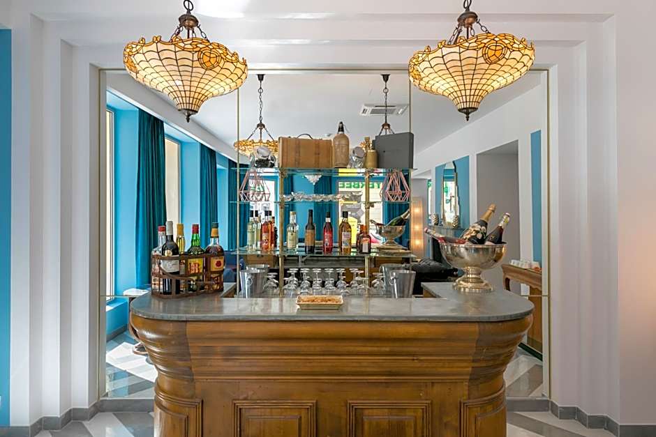 The Jay Hotel by HappyCulture