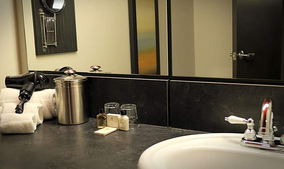 Grand Times Hotel Sherbrooke