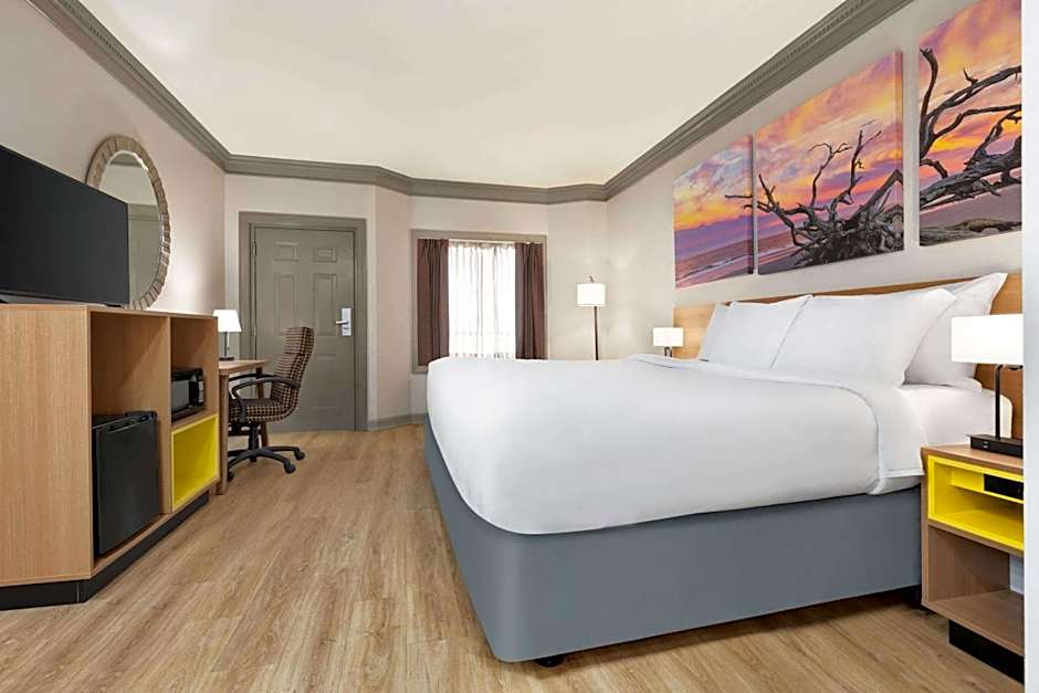 Days Inn by Wyndham Kingsland GA