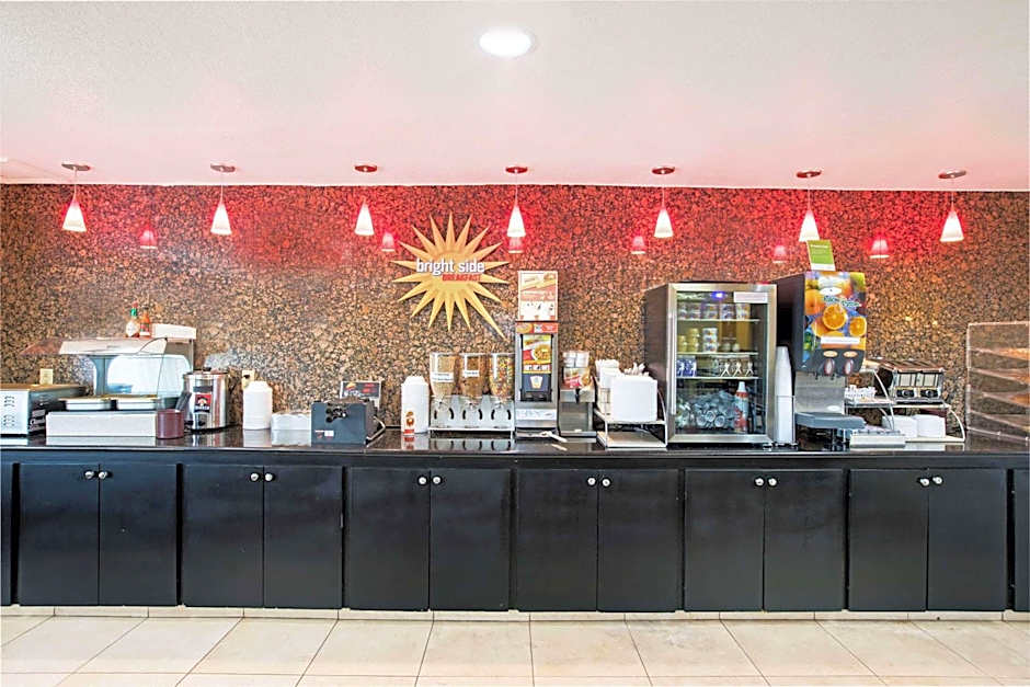 La Quinta Inn & Suites by Wyndham Salina