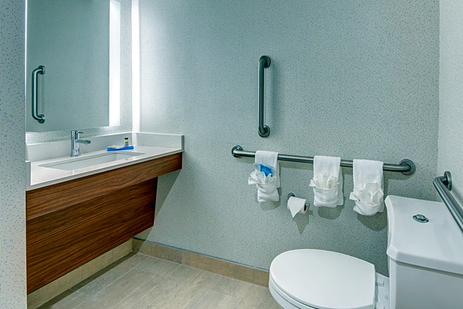 Holiday Inn Express & Suites West Long Branch - Eatontown, an IHG Hotel